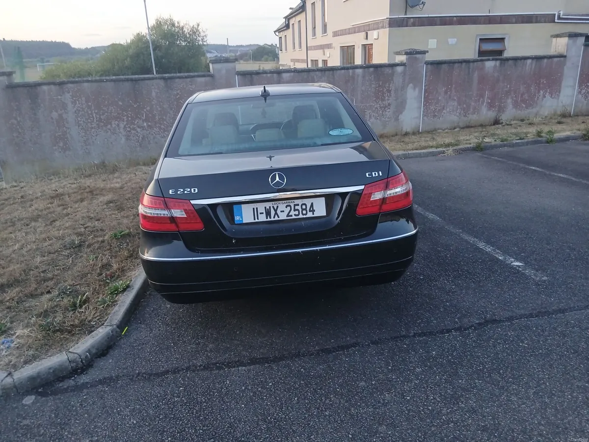 Mercedes-Benz E-Class 2011 - Image 4