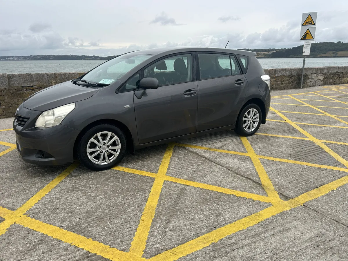 Toyota Verso Dsl. 7 Seat. 2011 - Image 2