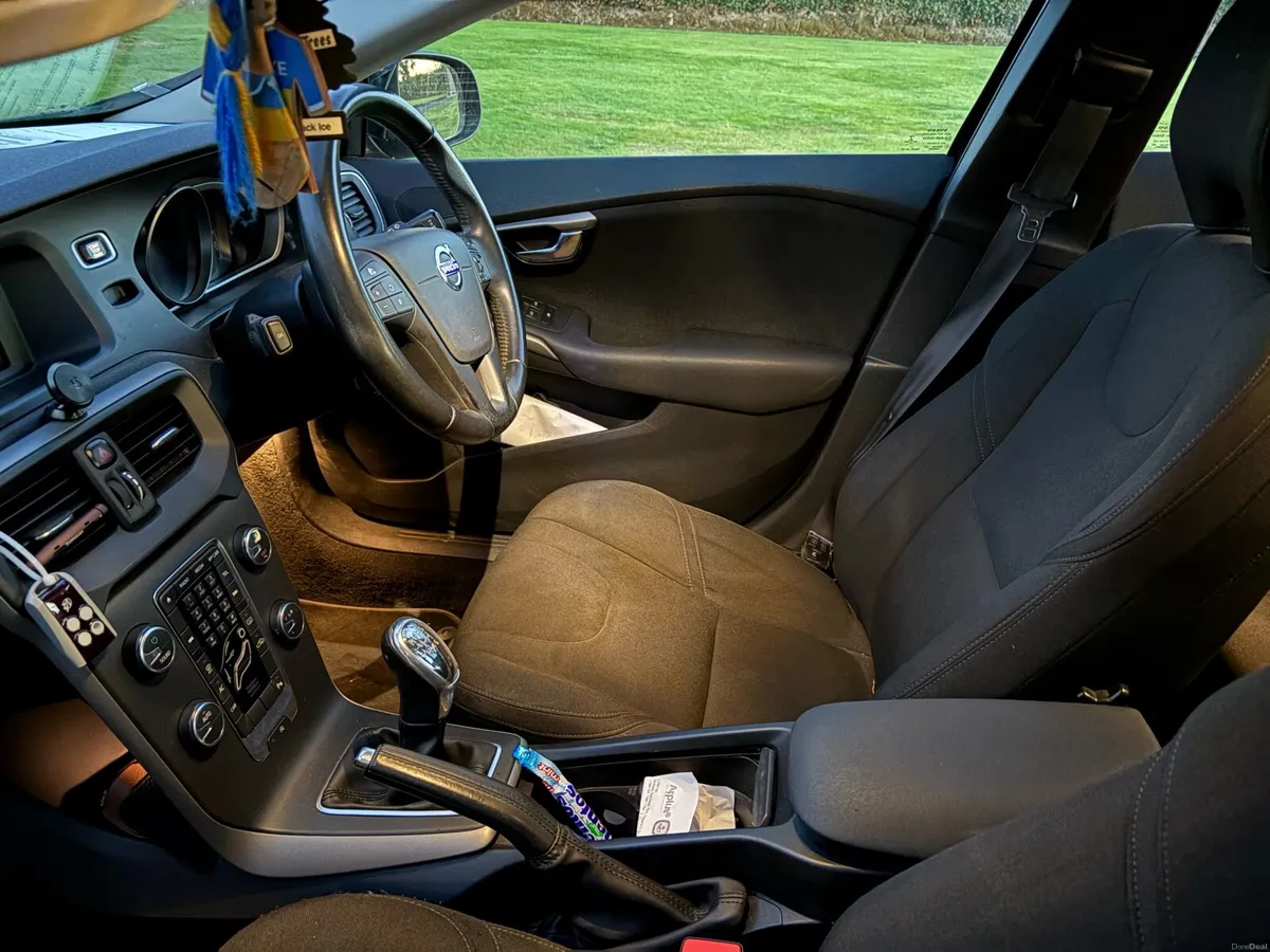 Volvo v40 - Image 6