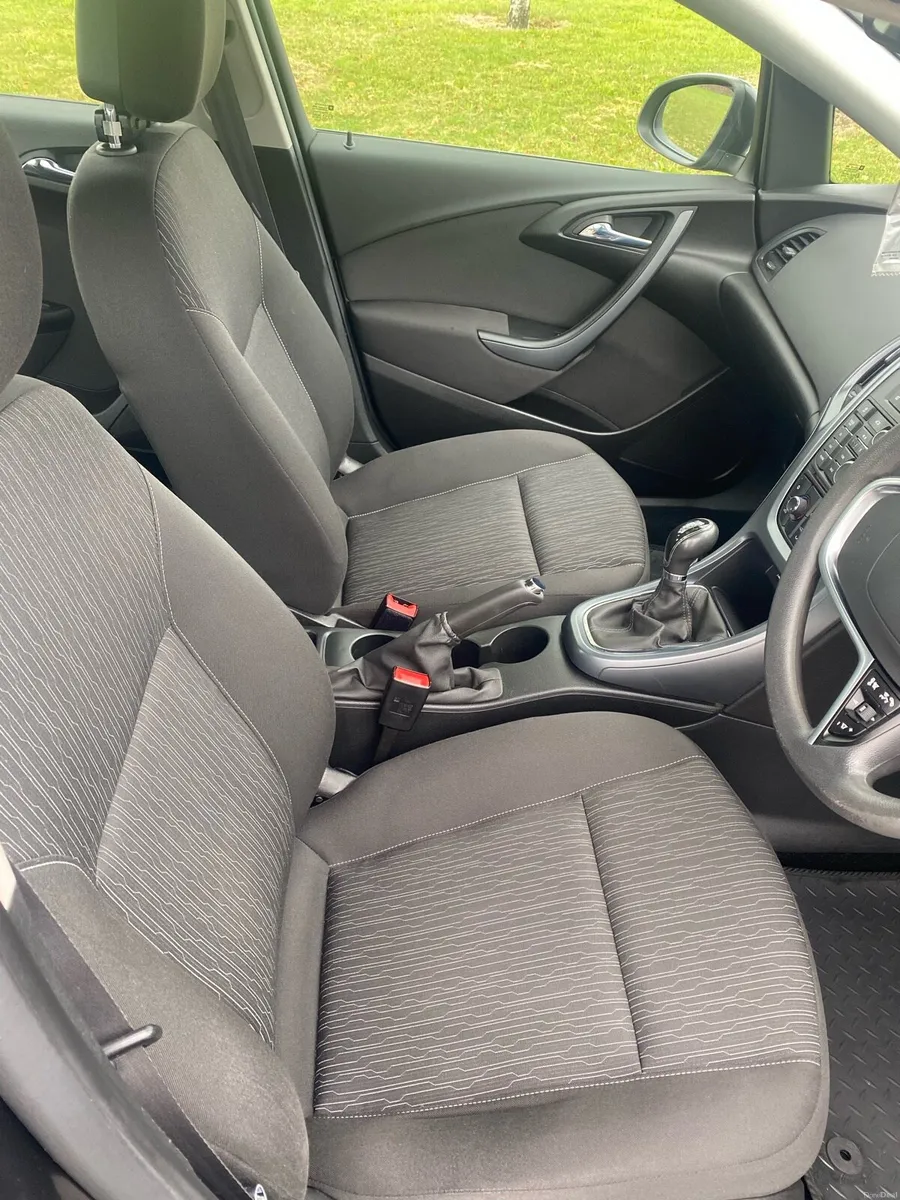 Opel Astra 2017 - Low Mileage - Image 4