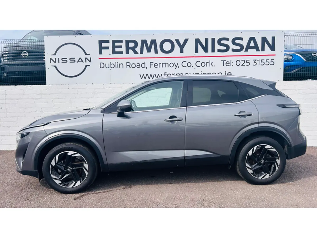 Nissan Qashqai HIGH SPEC MANUAL 1.3 HYB SV PREMIUM - Image 2