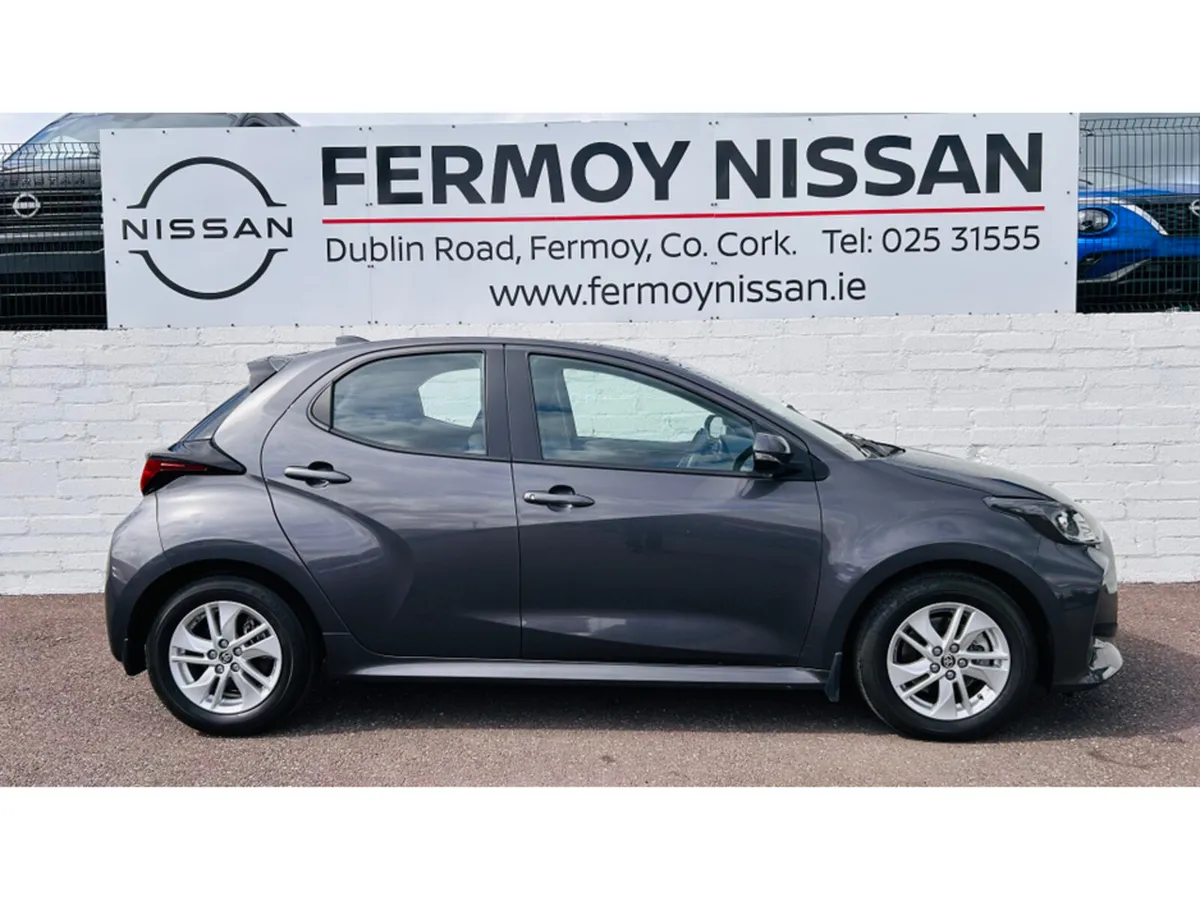 Toyota Yaris 1.5 Hybrid Auto 5dr Luna - Image 6
