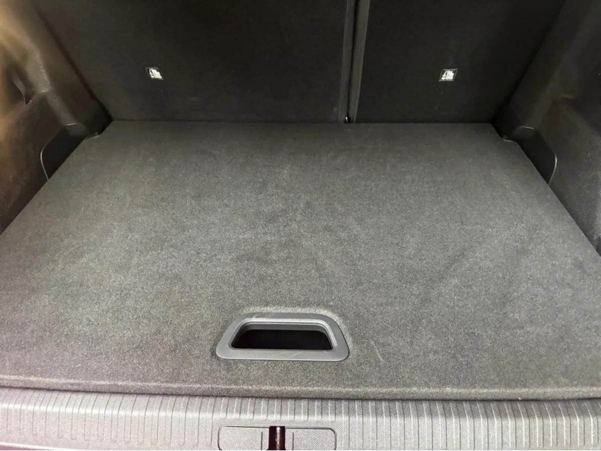 Citroen C4 EFEEL PACK 50KWH 136BHP MY30 - Image 2