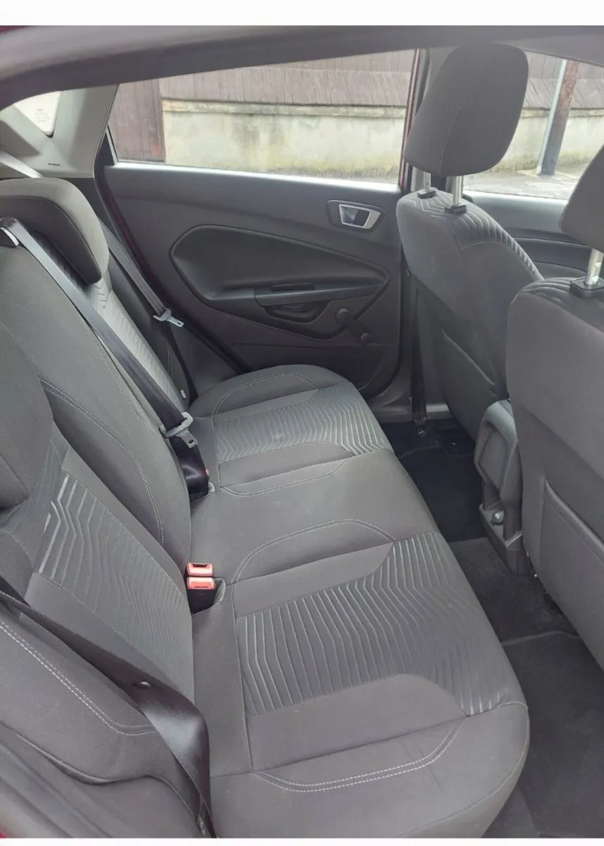2014 Ford Fiesta Titanium - Image 5