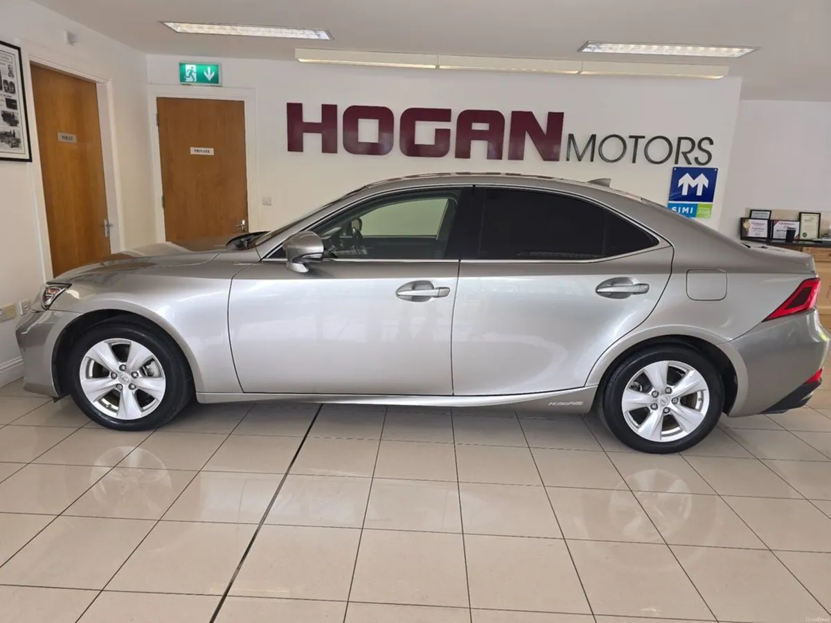 Lexus IS Hybrid Luxury Automatic - Image 4