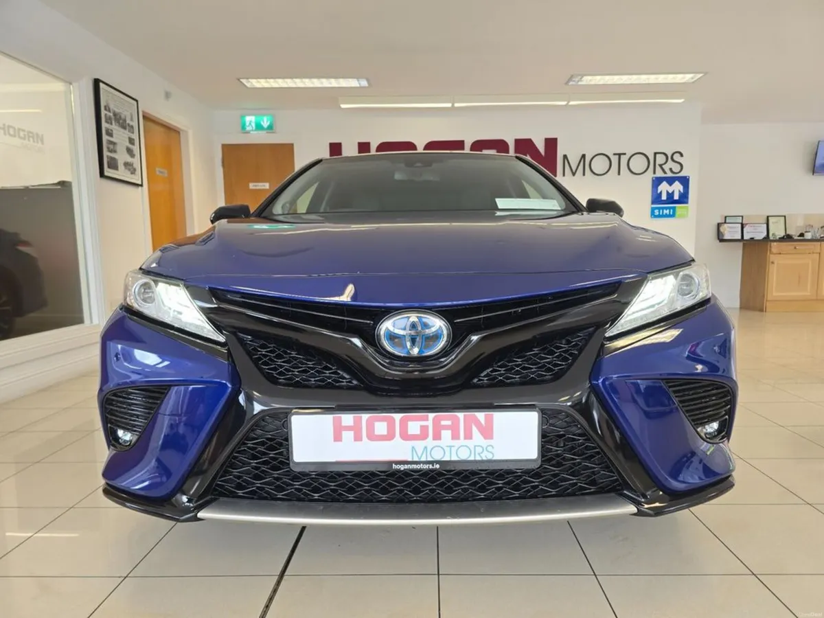 Toyota Camry Hybrid World Sport Premier Edition Au - Image 2