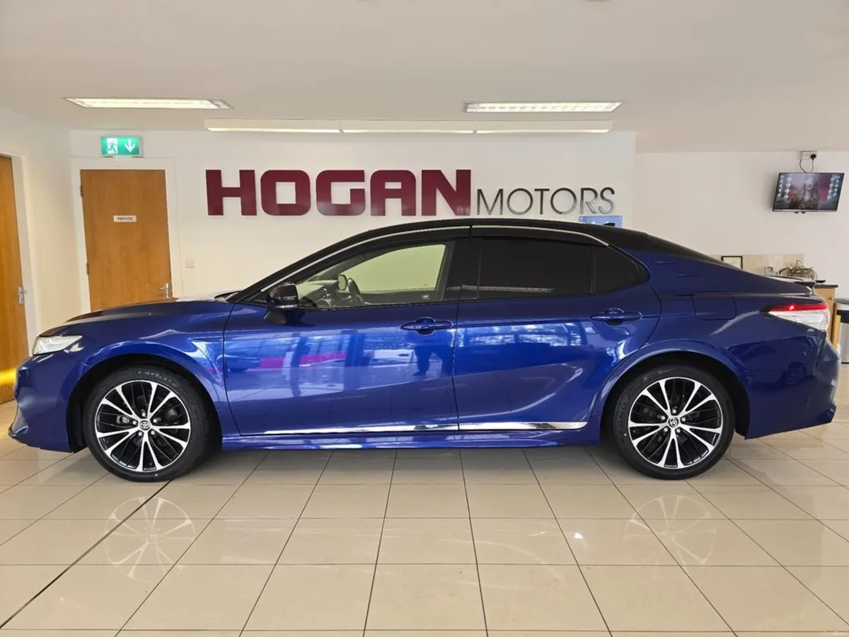 Toyota Camry Hybrid World Sport Premier Edition Au - Image 4