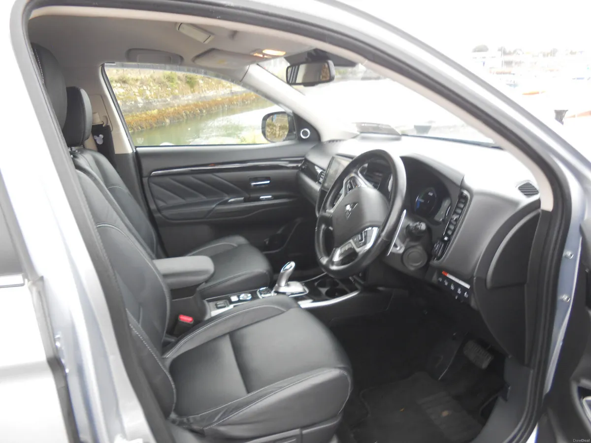 Mitsubishi Outlander Very High Spec PHEV 2017 - Image 3