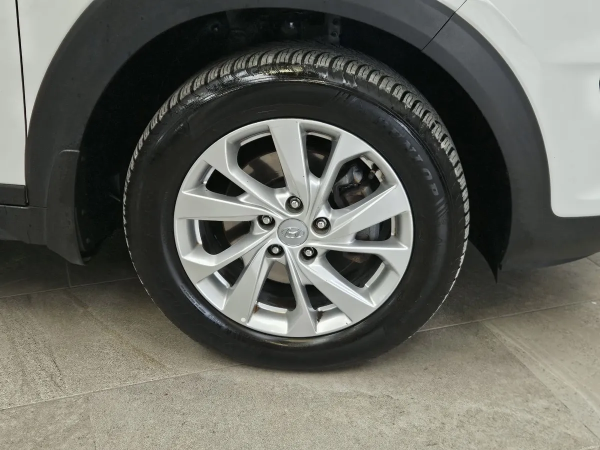 19 HYUNDAIN TUCSON EXECUTIVE 1.7 DIESEL - Image 6