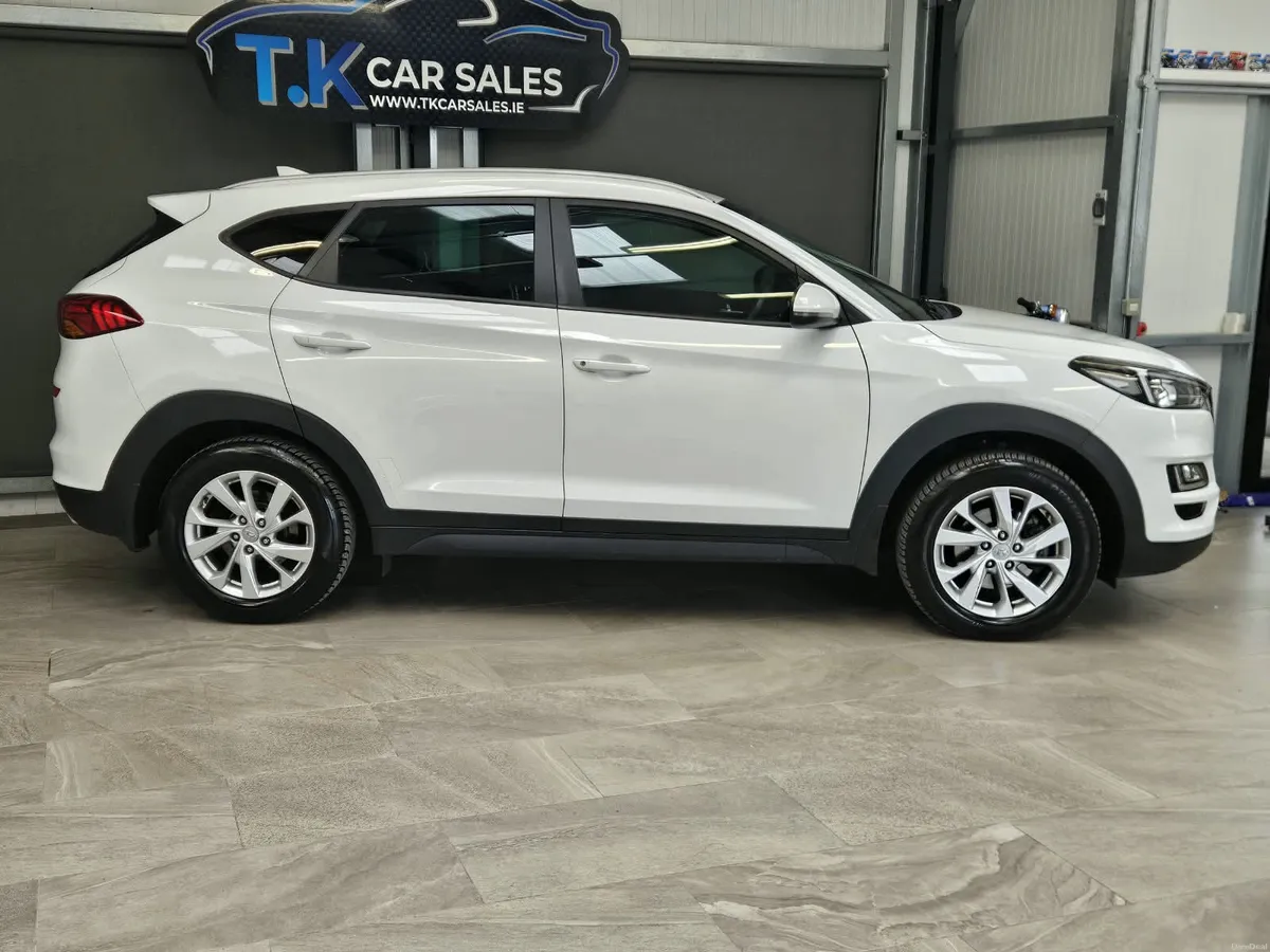 19 HYUNDAIN TUCSON EXECUTIVE 1.7 DIESEL - Image 3