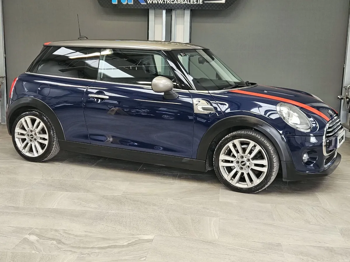 17 MINI COOPER 1.5 DIESEL - Image 1
