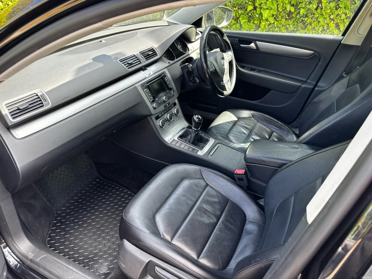 Volkswagen Passat 2.0L Diesel Executive Style - Image 4