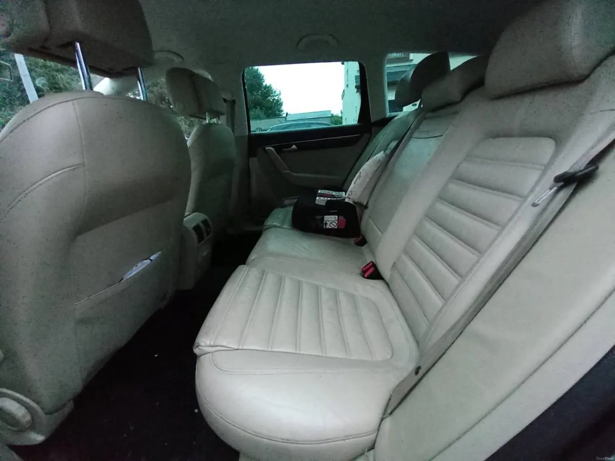 Volkswagen Passat - Image 5