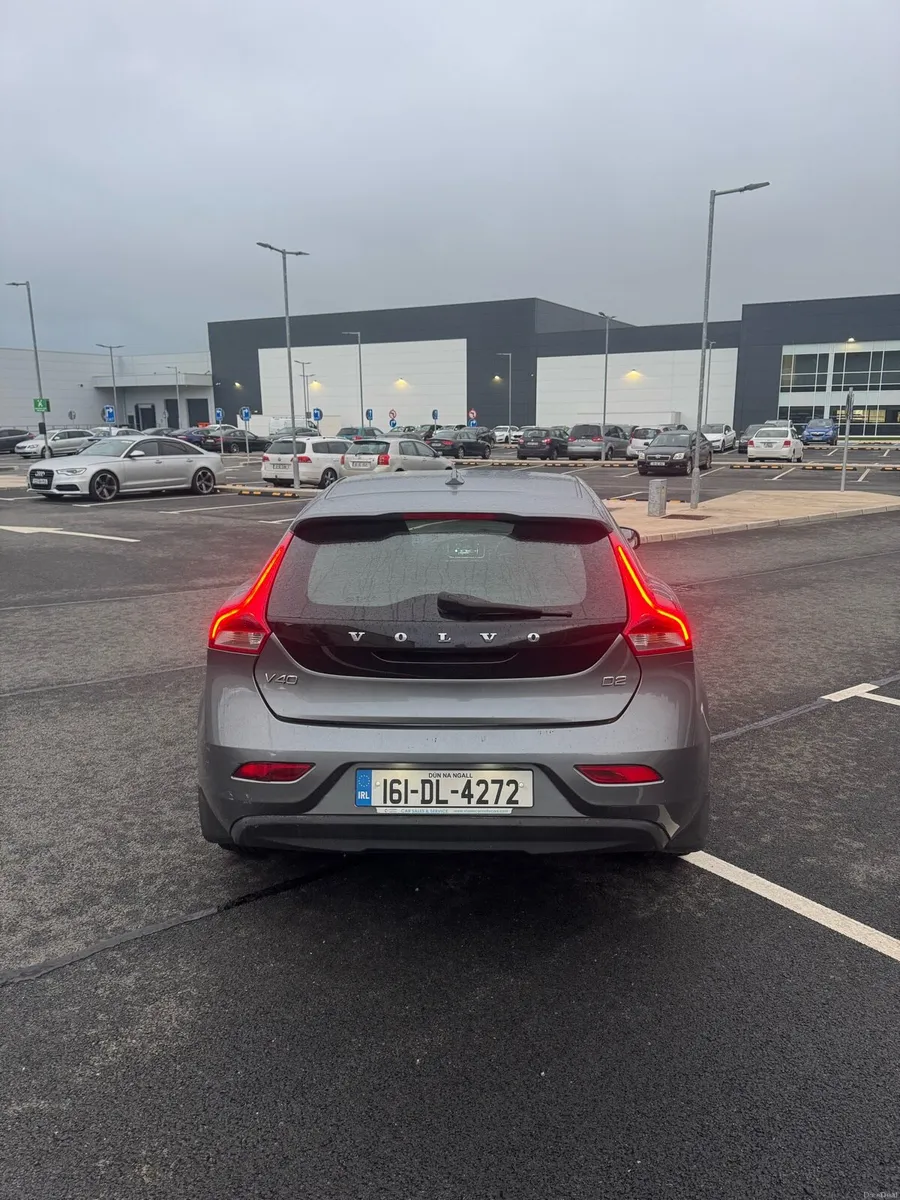 Volvo V40 - Image 4