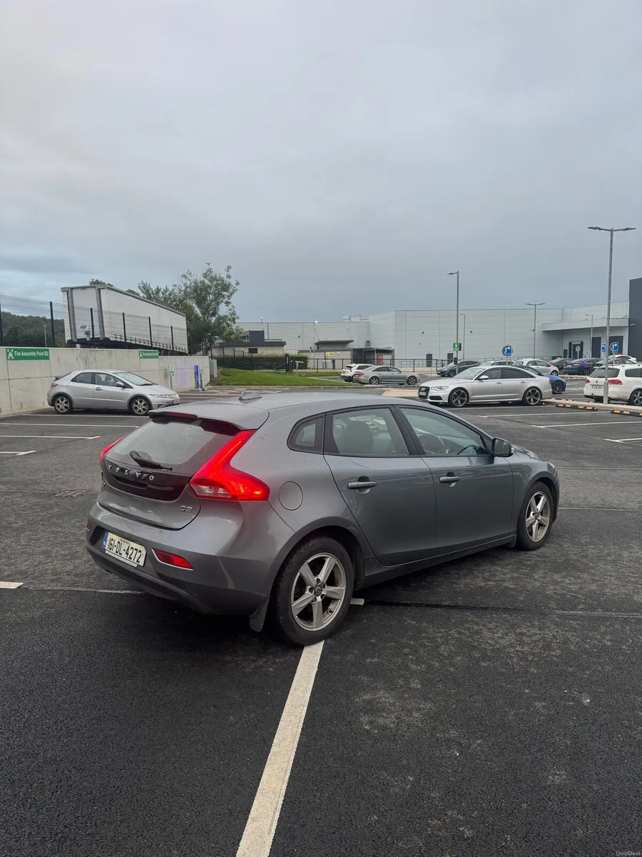 Volvo V40 - Image 5