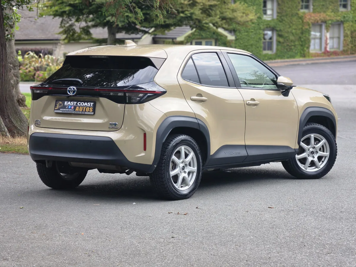 2022 Toyota Yaris Cross 1.5 Petrol Hybrid Auto - Image 3