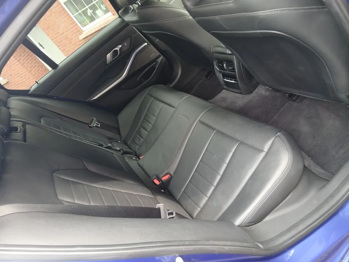 BMW 3-Series 2019 - Image 5