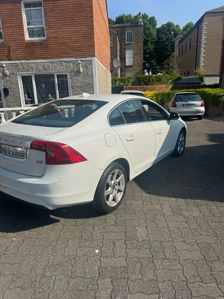 142 Volvo S60 Diesel Automatic - Image 4
