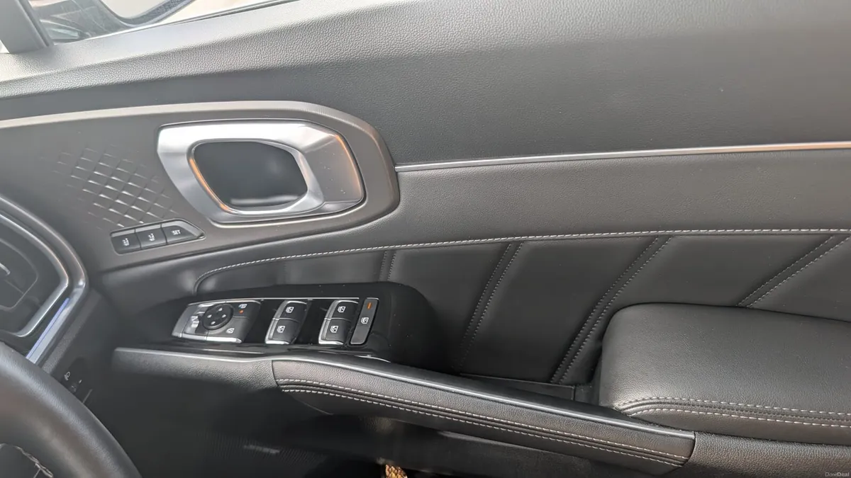 Car - Image 3