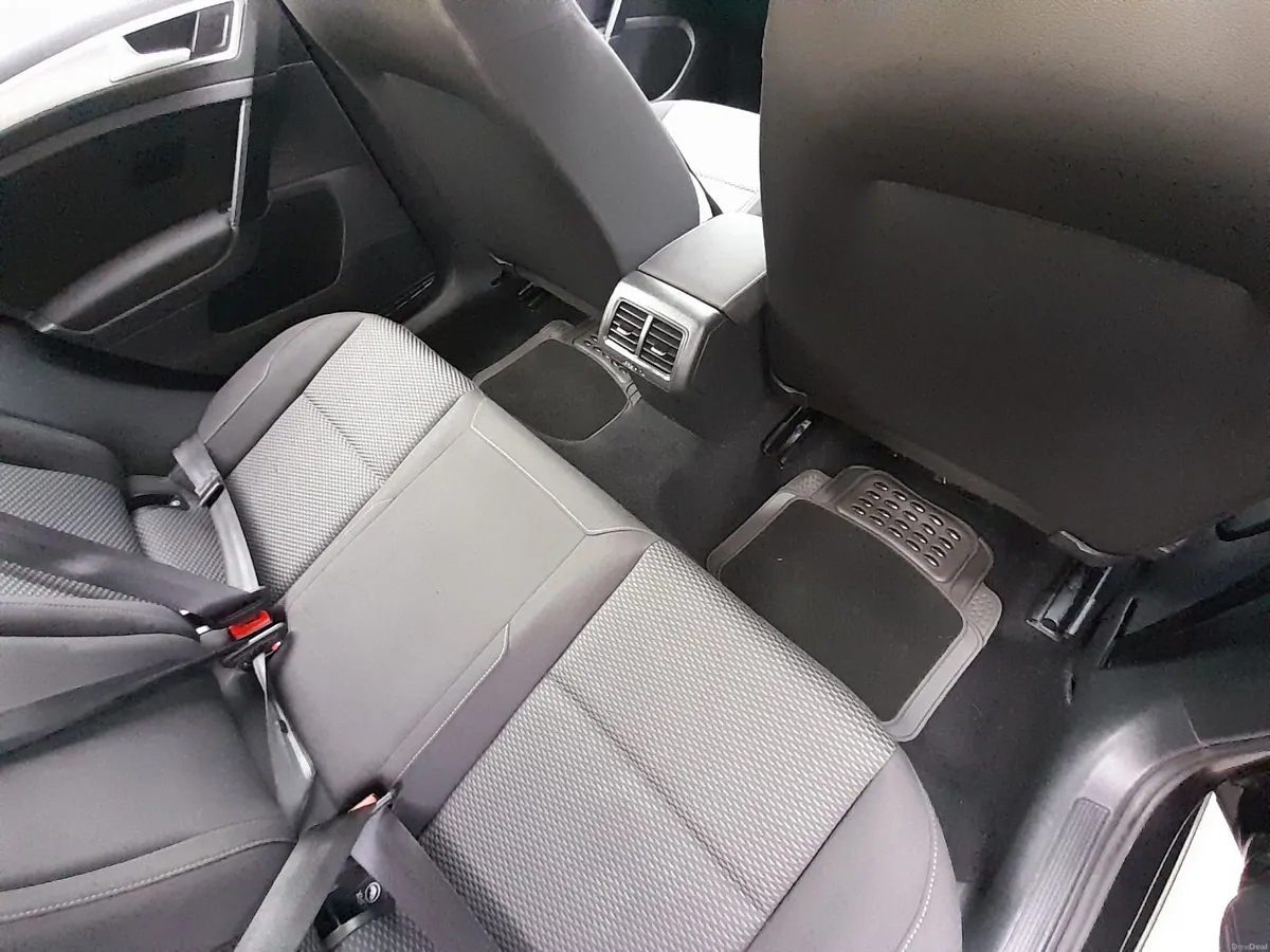 Volkswagen Golf 2017 Petrol - Image 4
