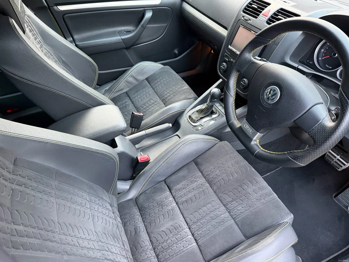 Volkswagen Golf GTI Pirelli Edition - Image 5