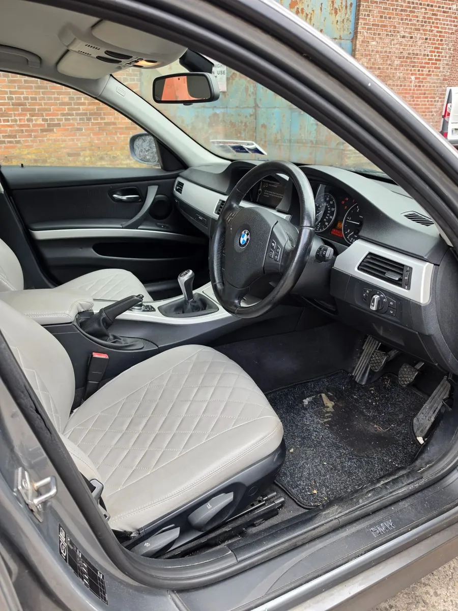 BMW 3-Series 2011 - Image 6