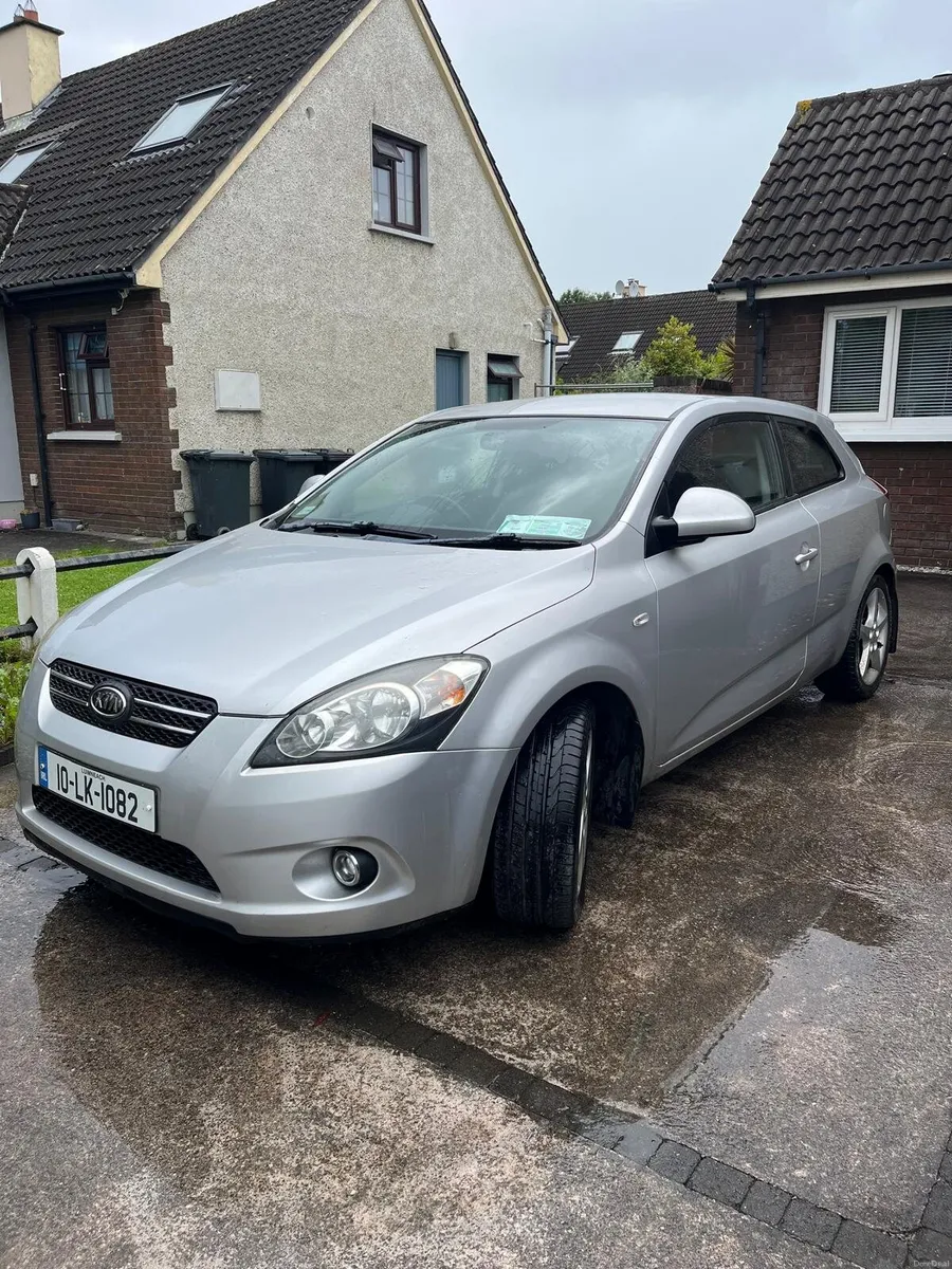 Kia Pro'ceed 2010 Silver - Image 2