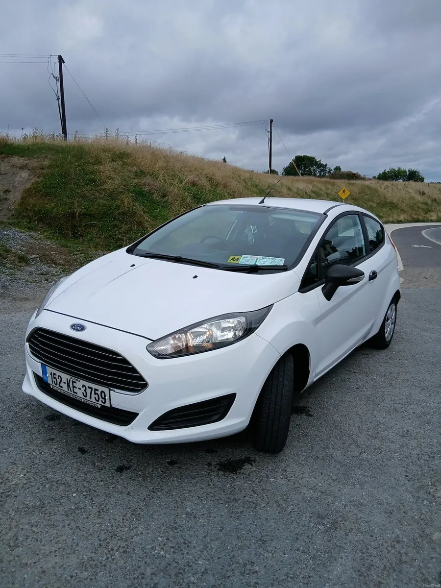 2015 Ford Fiesta nct 11/2027 tax 02/2027 - Image 3