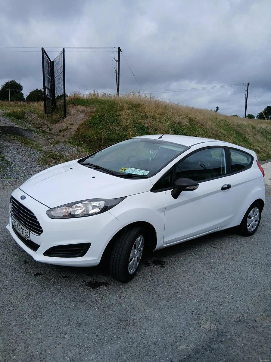 2015 Ford Fiesta nct 11/2027 tax 02/2027 - Image 1