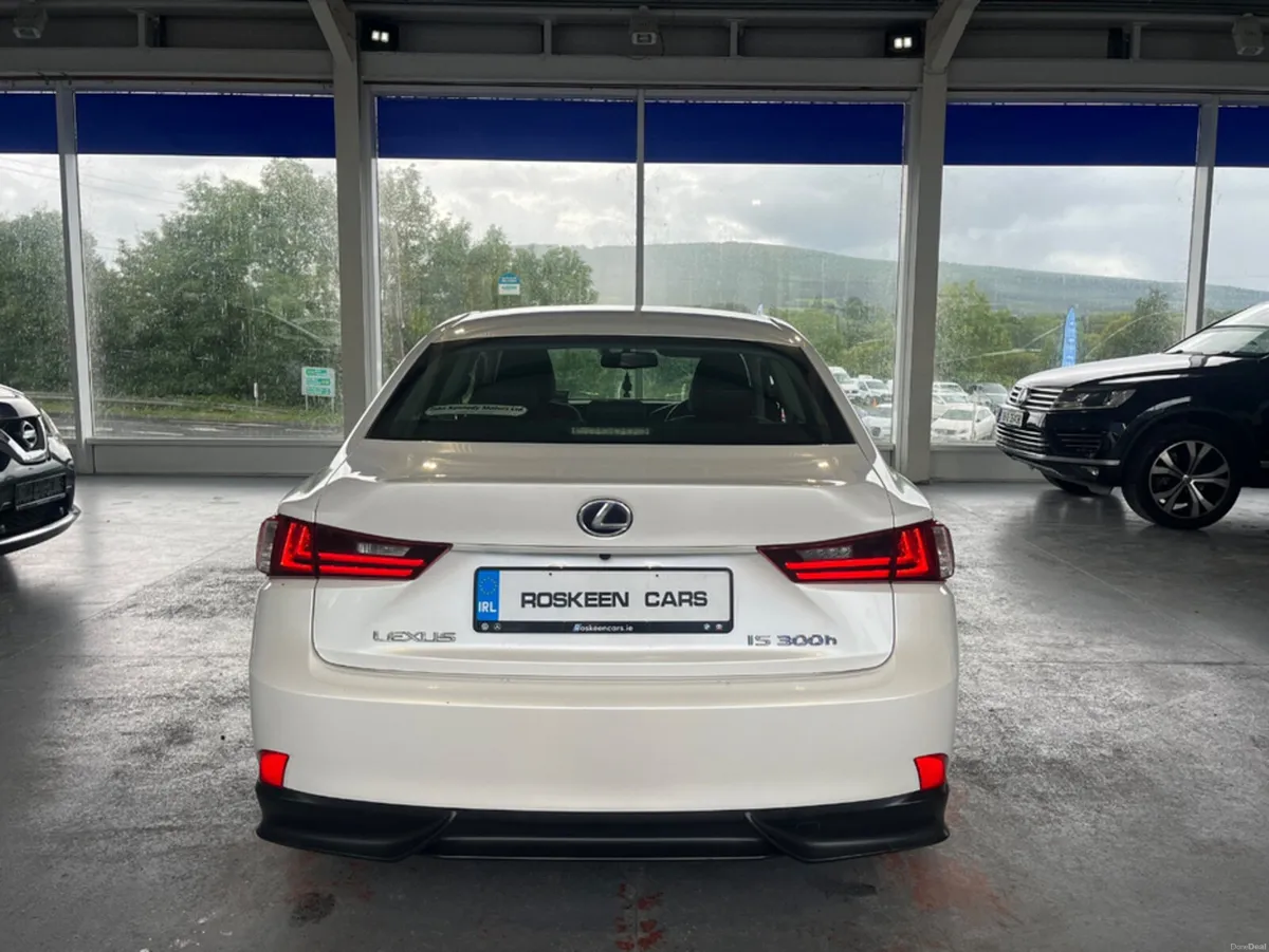 Lexus IS IS300 SPORT HYBRID 4DR AUTO - Image 6