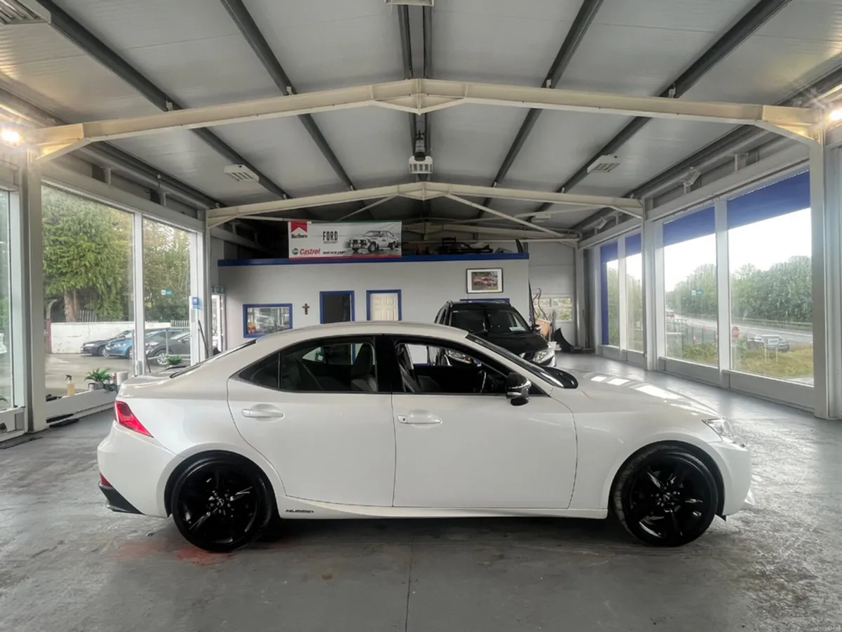 Lexus IS IS300 SPORT HYBRID 4DR AUTO - Image 4
