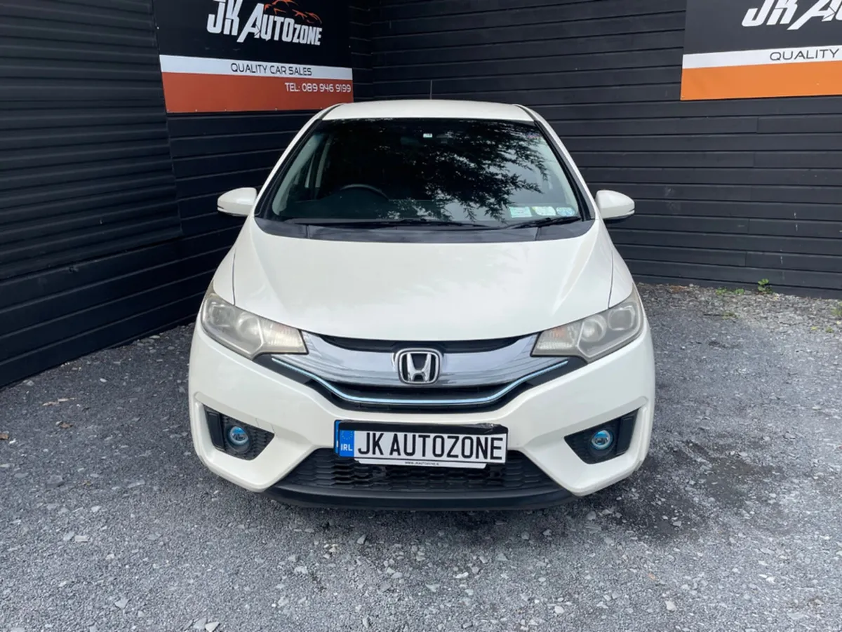 Honda Fit 1.5 HYBRID AUTO - Image 2