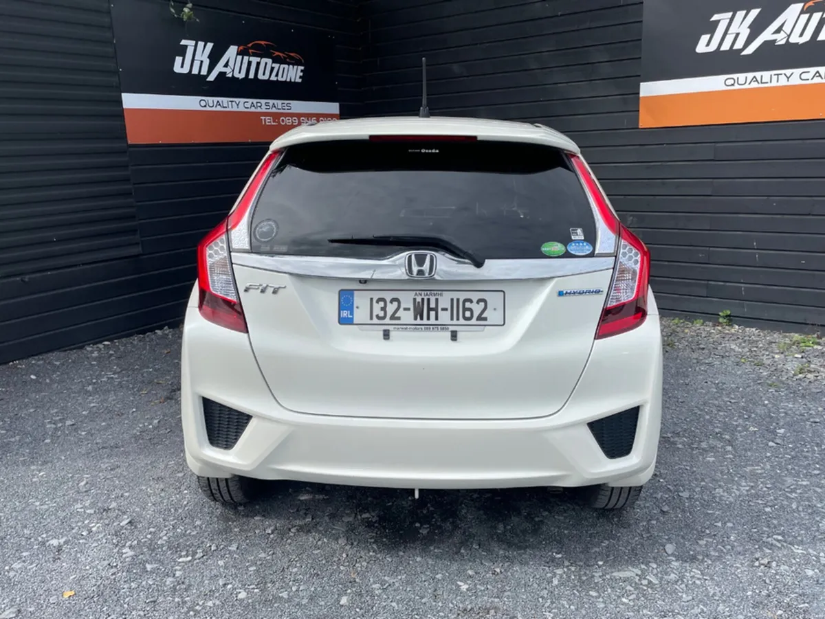Honda Fit 1.5 HYBRID AUTO - Image 5