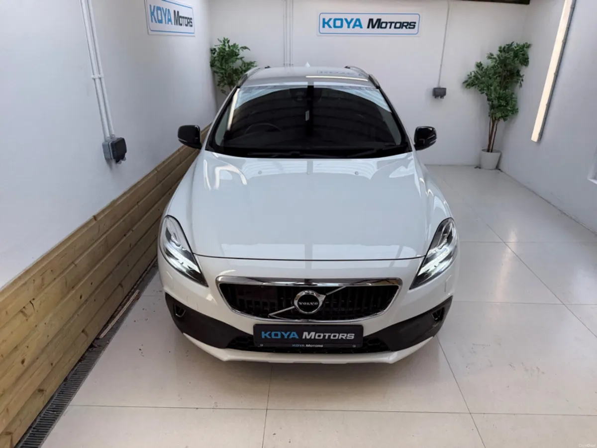 Volvo V40 2.0 D4 CROSS COUNTRY SE LUXURY DIESEL 19 - Image 6