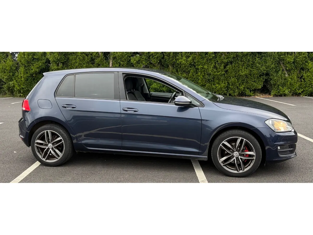 Volkswagen Golf 1.6 TDI MATCH BLUEMOTION 105PS 5 5 - Image 1