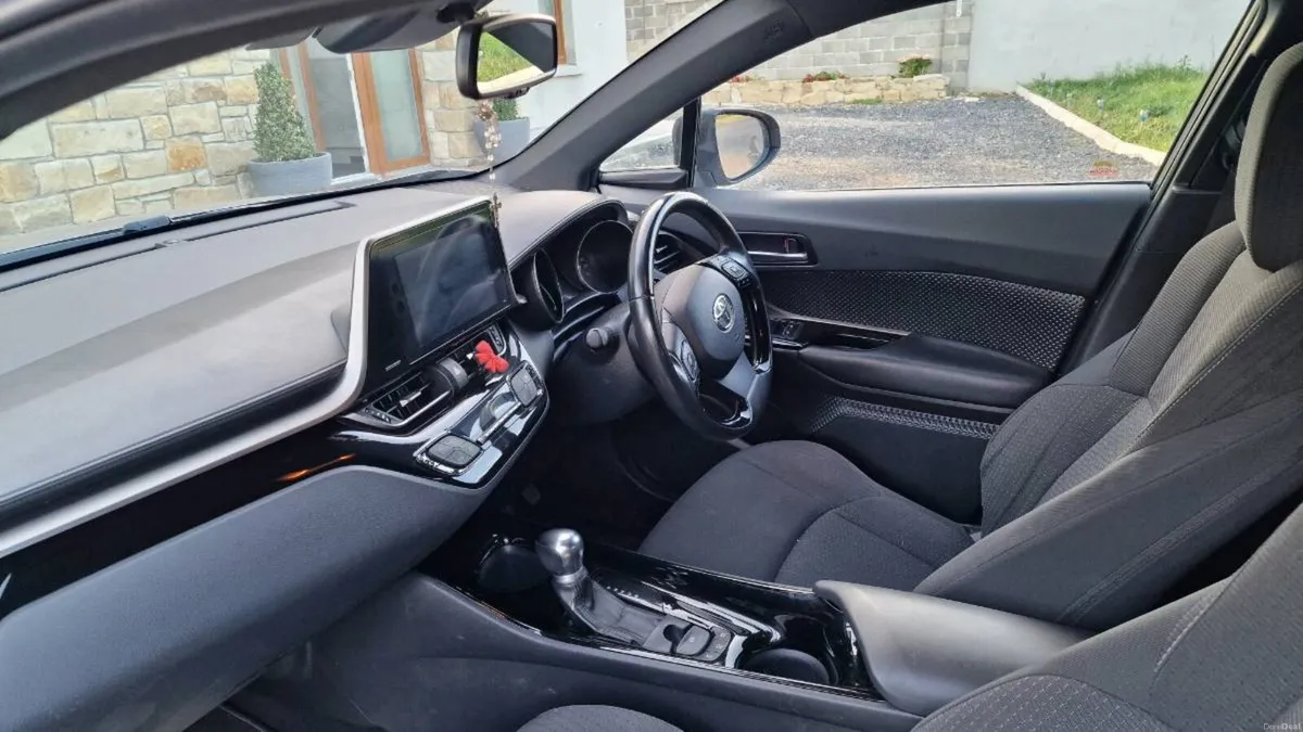 Toyota C-HR Luna Sport 1.8 Hybrid Automatic – High - Image 3