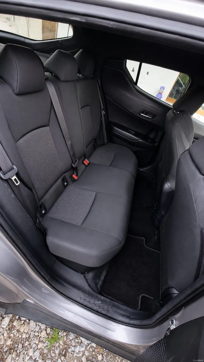 Toyota C-HR Luna Sport 1.8 Hybrid Automatic – High - Image 4