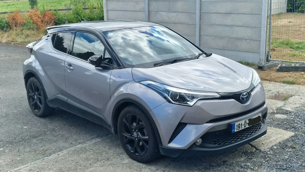 Toyota C-HR Luna Sport 1.8 Hybrid Automatic – High - Image 2