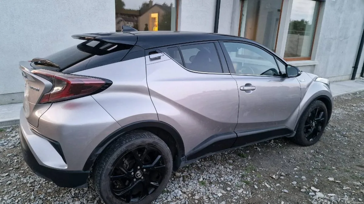 Toyota C-HR Luna Sport 1.8 Hybrid Automatic – High - Image 6