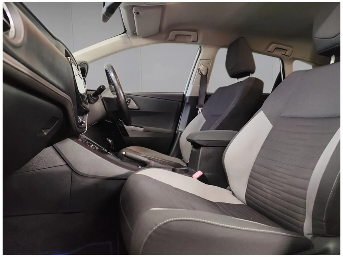Toyota Auris 2016 - Image 6