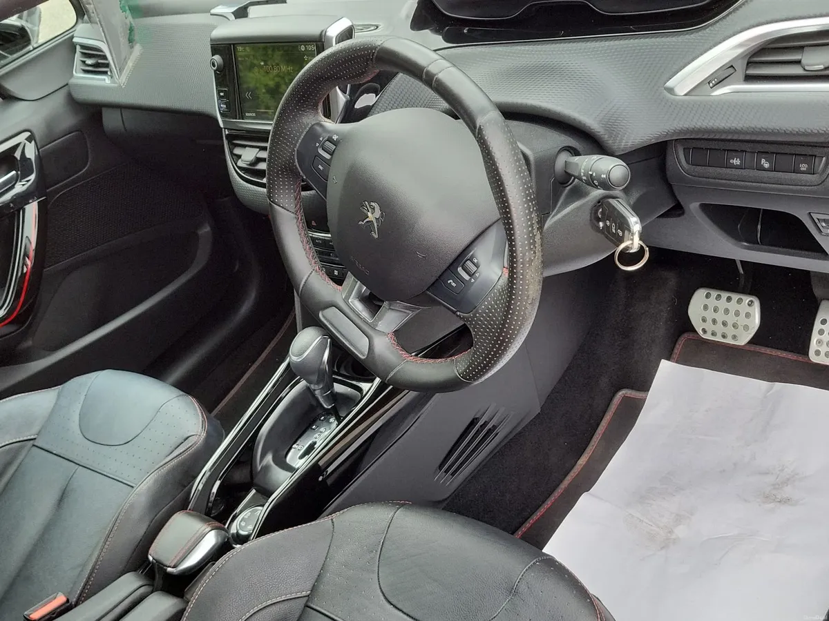 Automatic Peugeot 2008, GT LINE - Image 3
