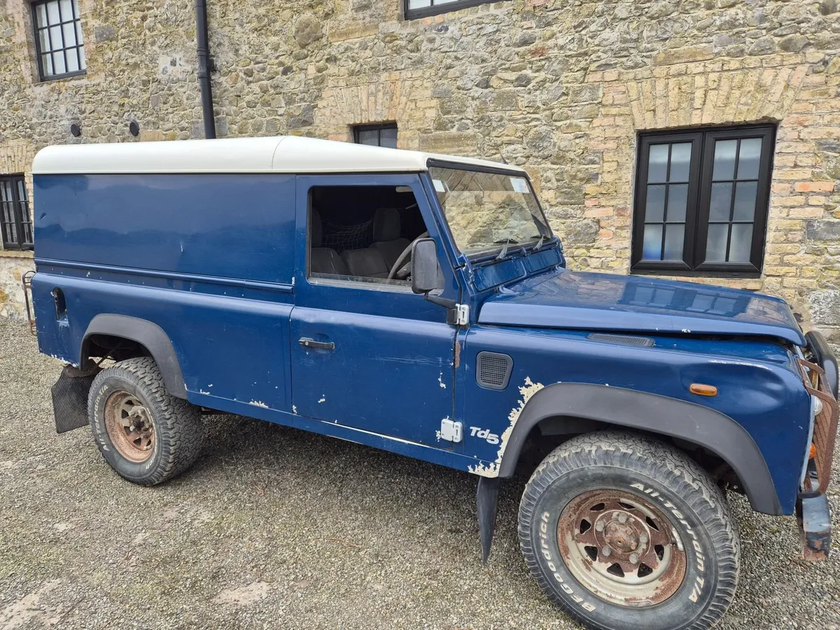 Land Rover Defender 2000 - Image 3