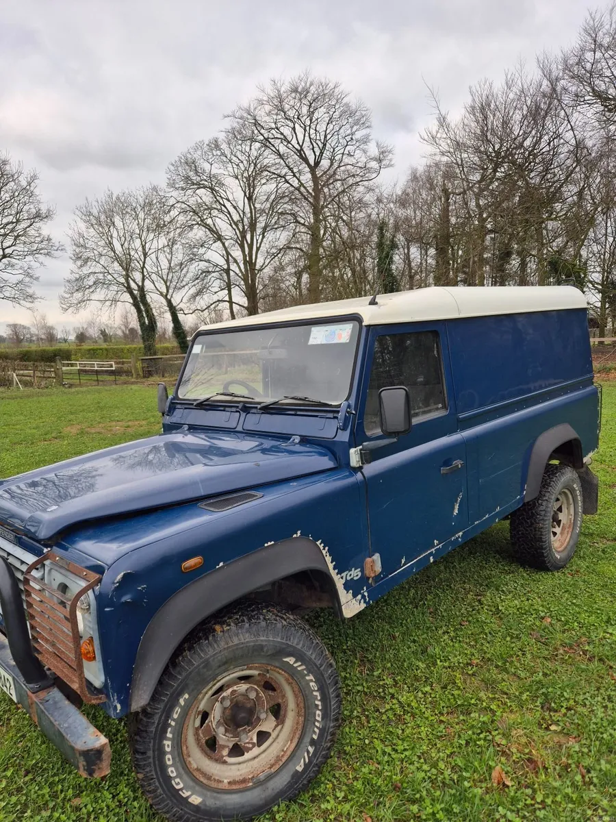 Land Rover Defender 2000 - Image 1
