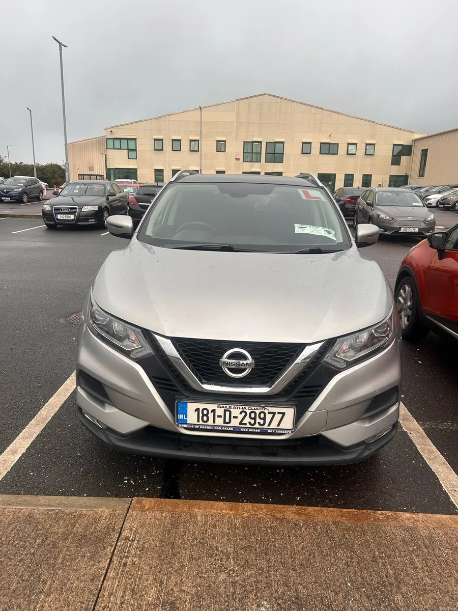 Nissan qashqai sv 1.2 pet - Image 1