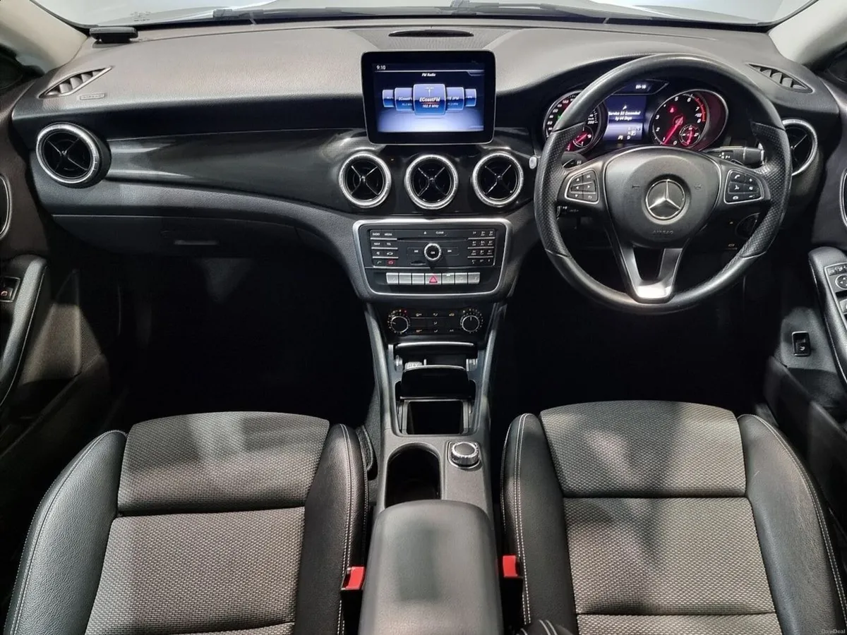 Mercedes-Benz CLA ** AMG LINE ** AUTOMATIC ** 1.6i - Image 2