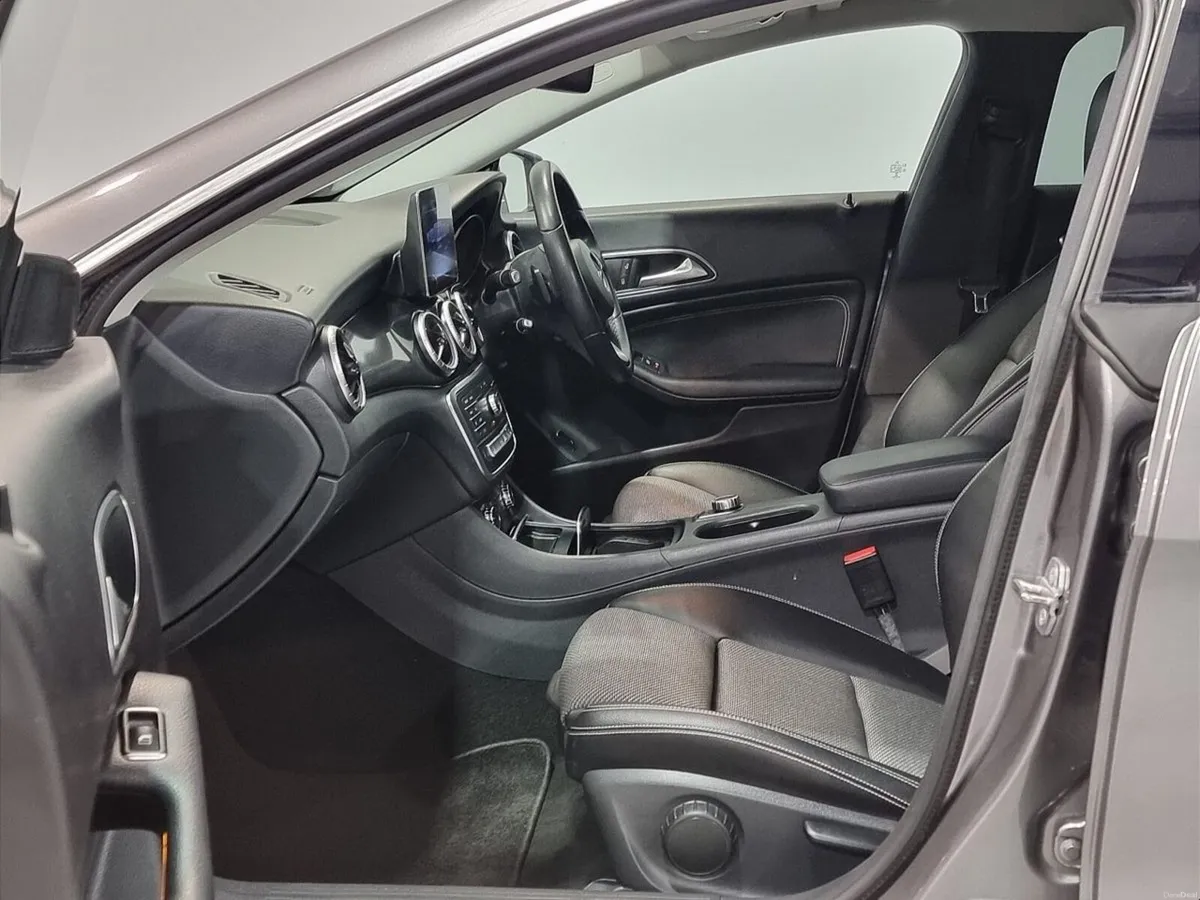 Mercedes-Benz CLA ** AMG LINE ** AUTOMATIC ** 1.6i - Image 4