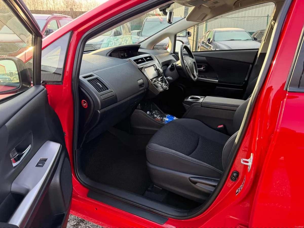 Toyota Prius 2015 - Image 2