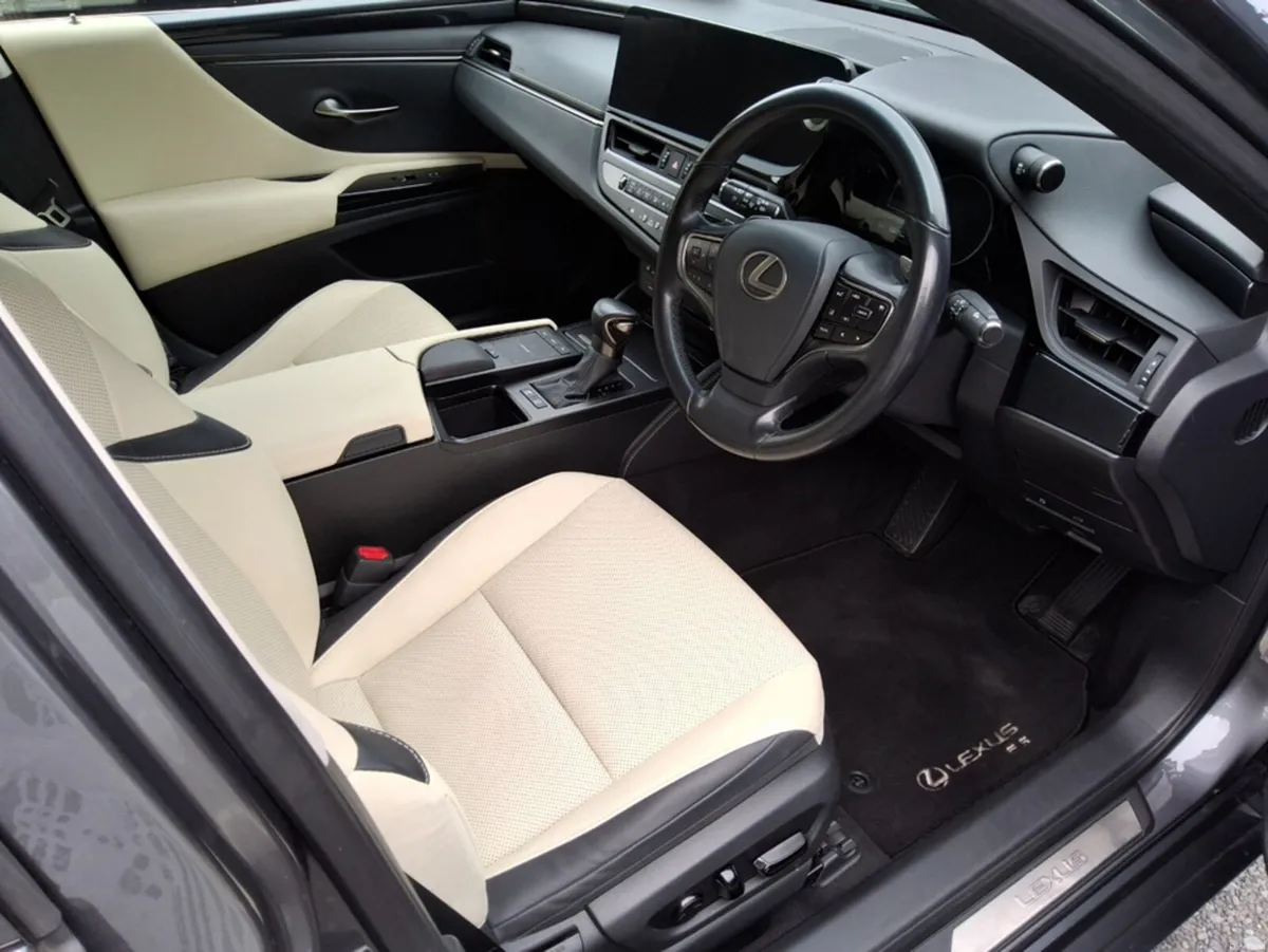 Lexus ES DYNAMICS HYBRID - Image 5