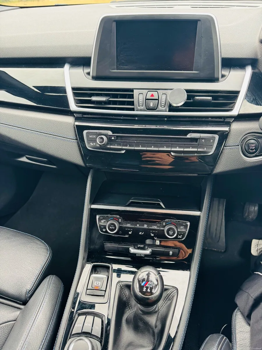 BMW series 2 (216d) - Image 5