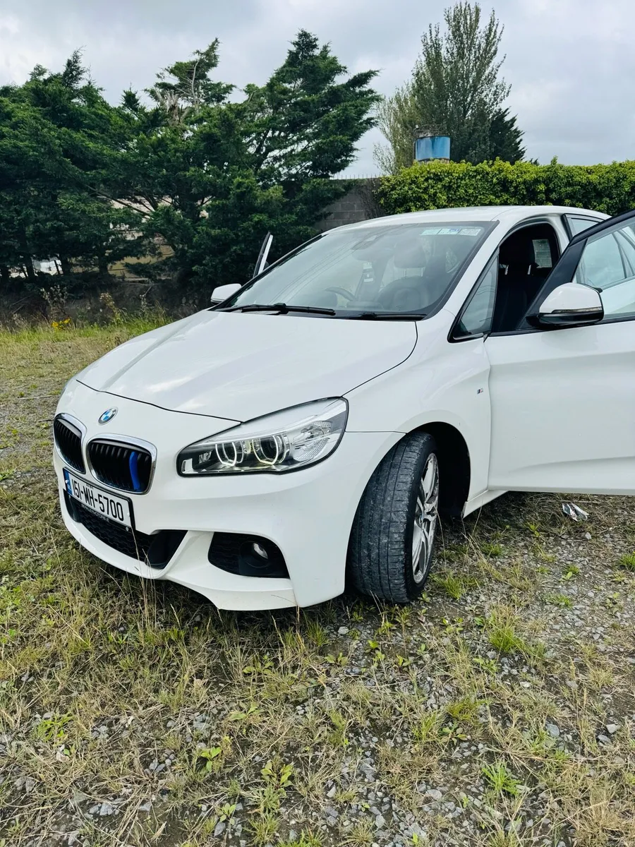 BMW series 2 (216d) - Image 2